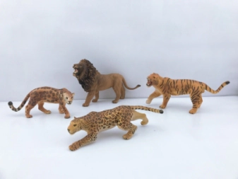Imagen de Animal World Playset 31cm Pack X 4 Tigre Leon Guepardo X2